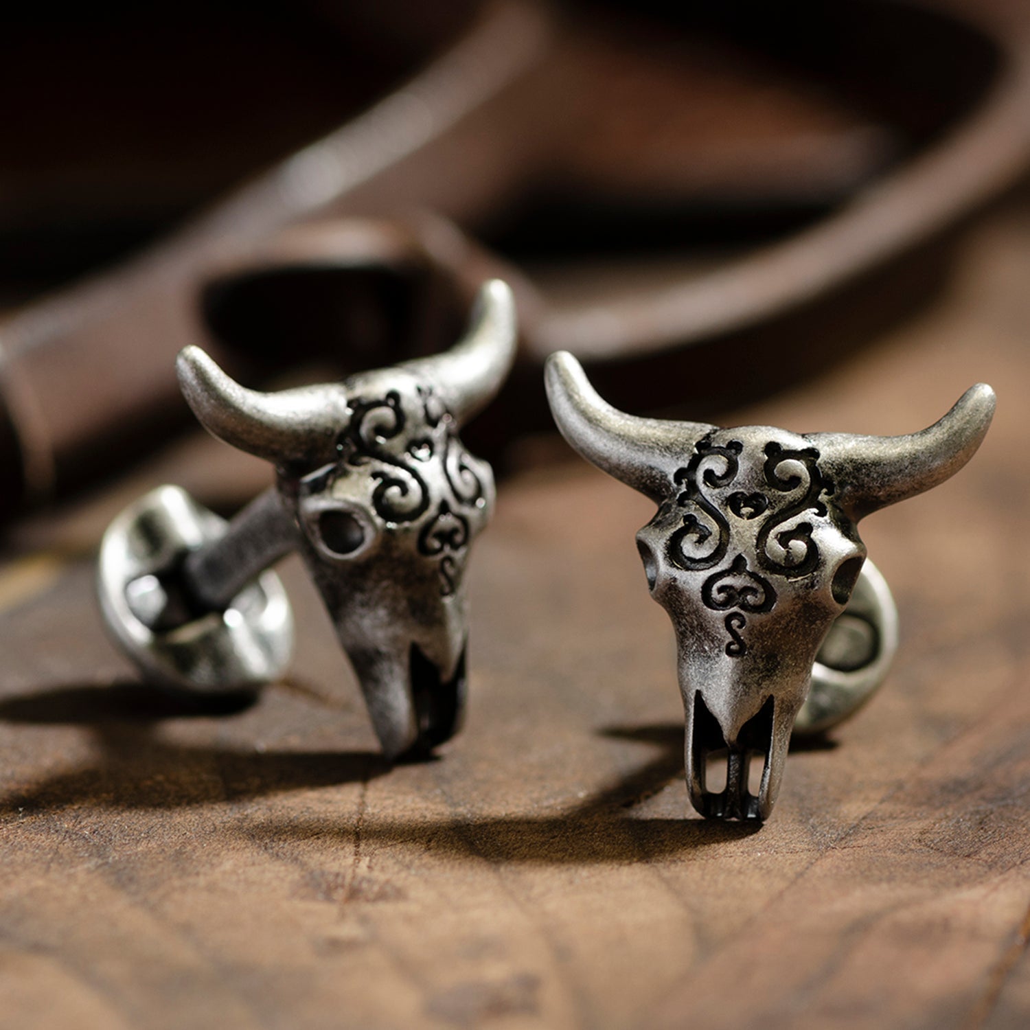  Cufflinks Antique Stainless Steel Carved Cow's Skull - Default Title - Bonton