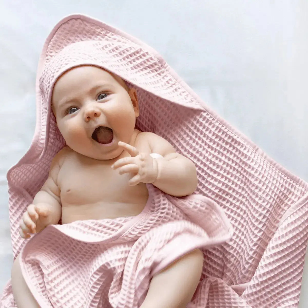  ettitude Bamboo Waffle Hooded Baby Towel by ettitude - Cloud - Bonton