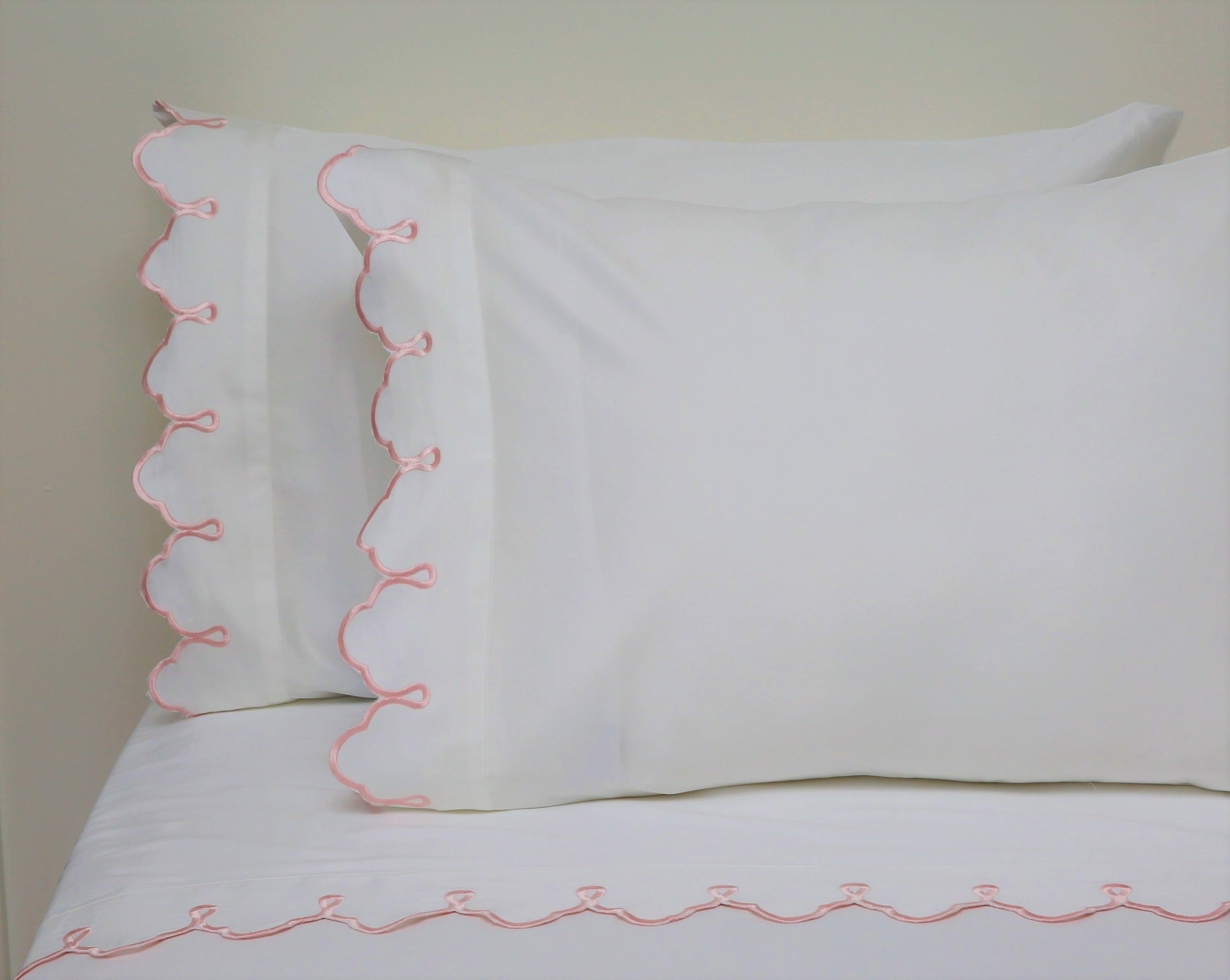  Belle Epoque Scalloped Embroidered Sheet Set - White/Pink - Bonton