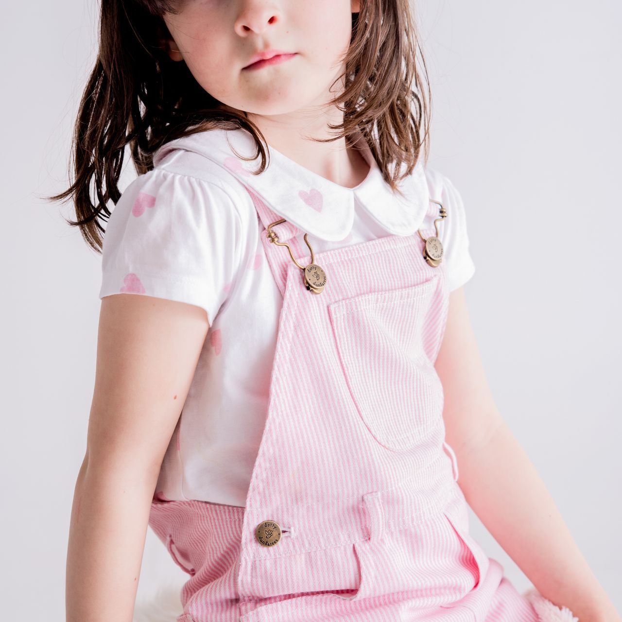  Dotty Dungarees Short Sleeved Peter Pan Collar T-Shirt - Pink Hearts - Bonton