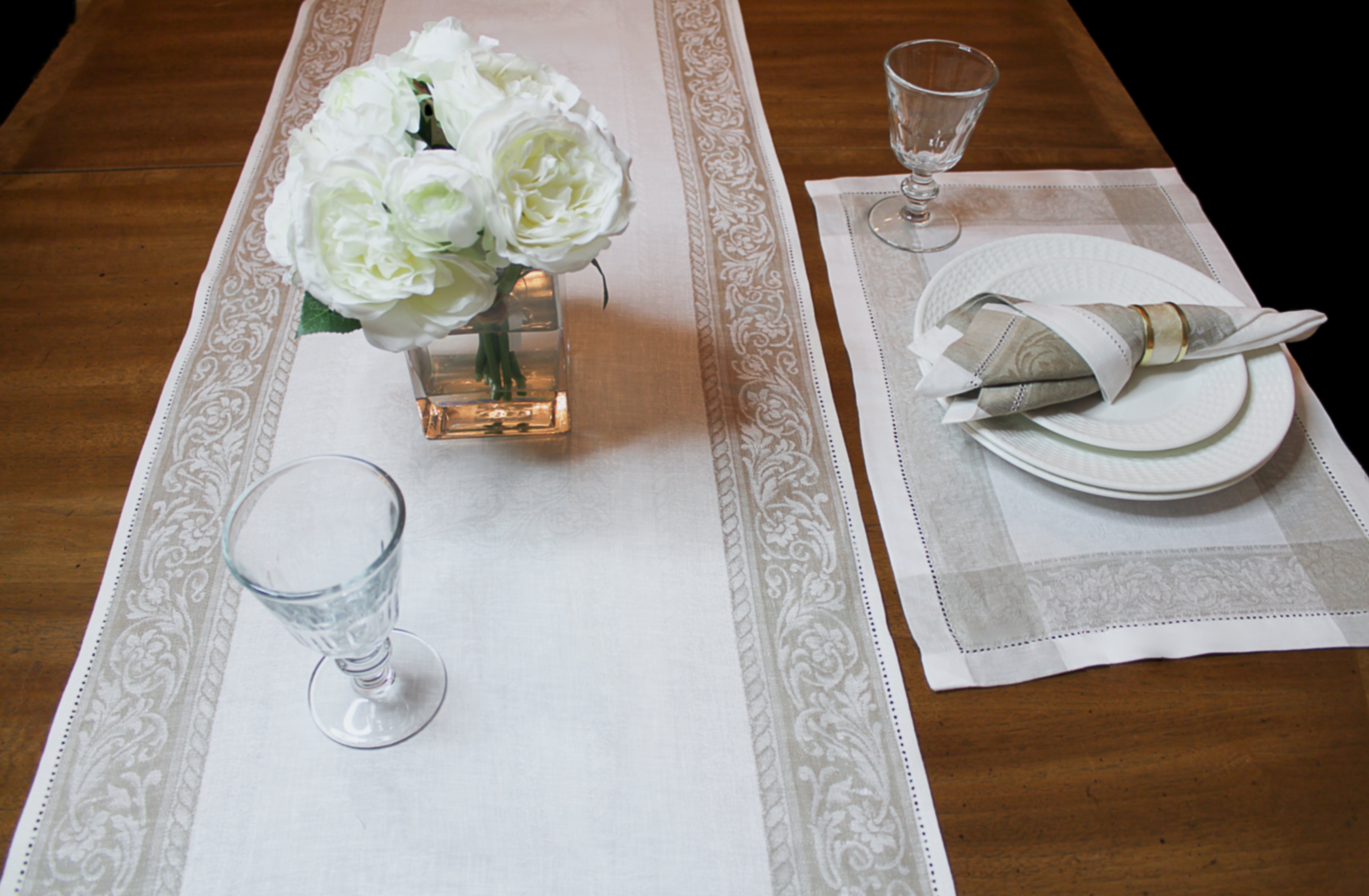  French Home Versailles Set of 6 Linen Napkins - White and Beige - Default Title - Bonton
