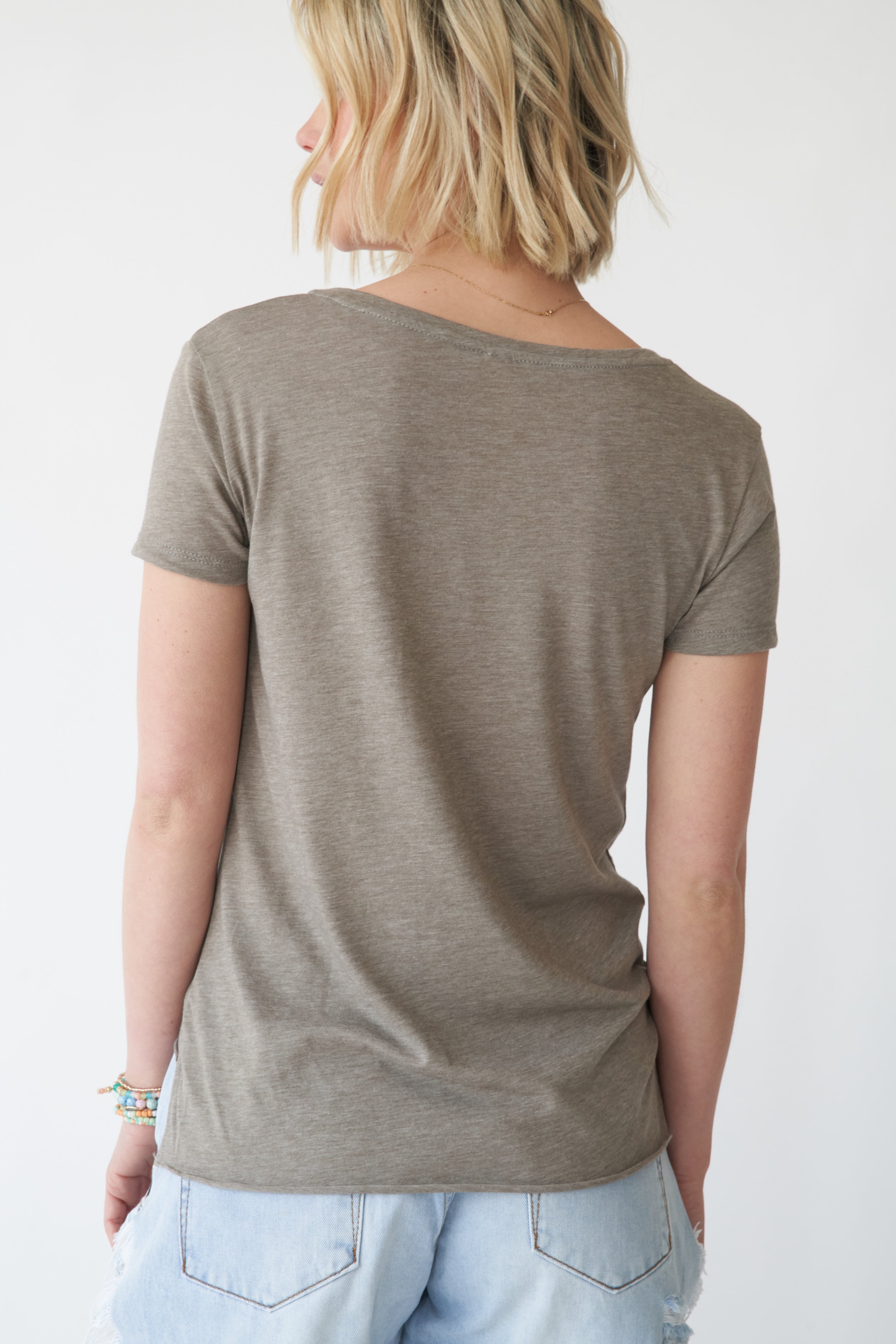  EB Earth Body Teak Scoop Neck High-Low T-Shirt - Latte - Bonton