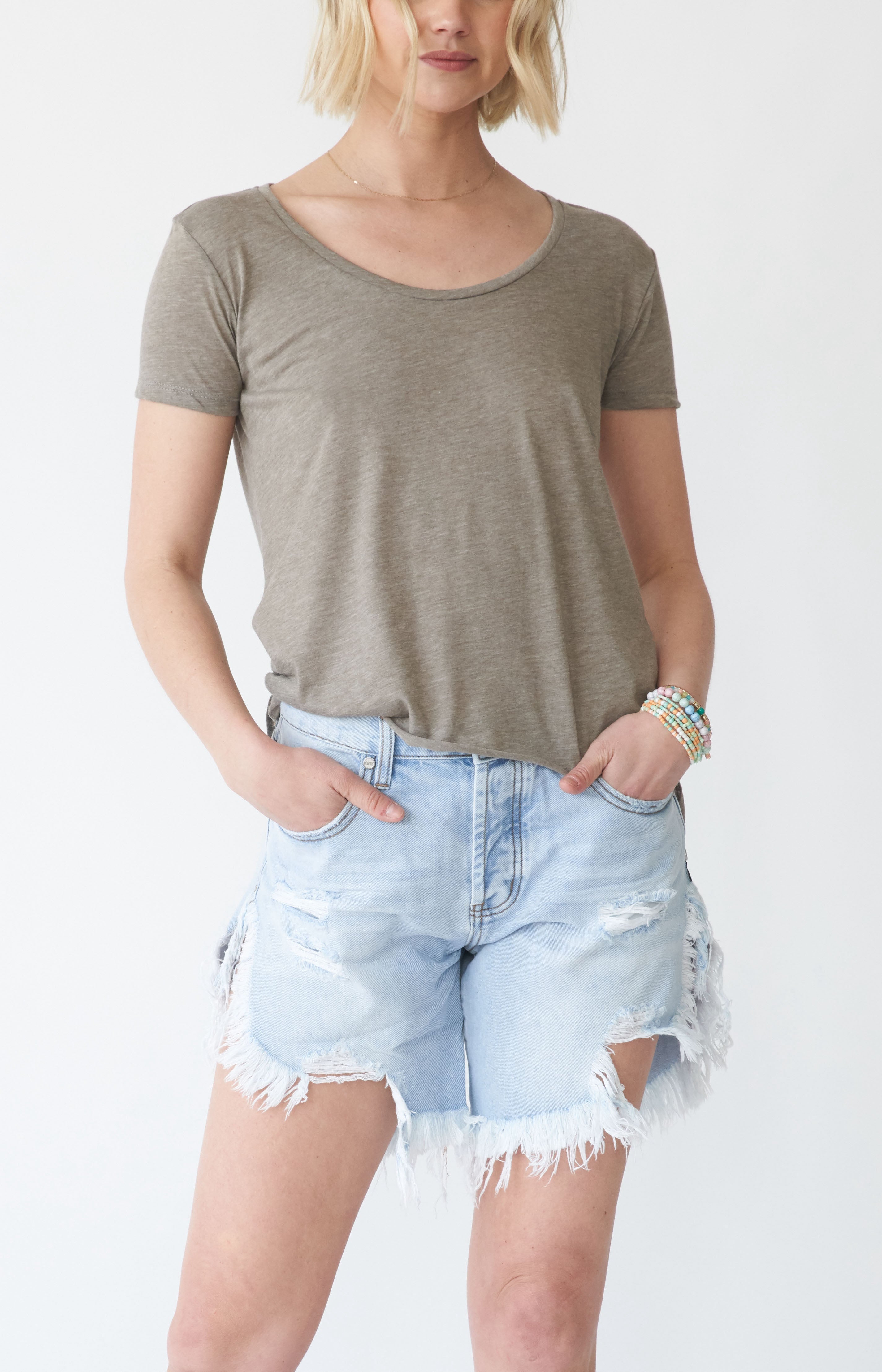  EB Earth Body Teak Scoop Neck High-Low T-Shirt - Latte - Bonton