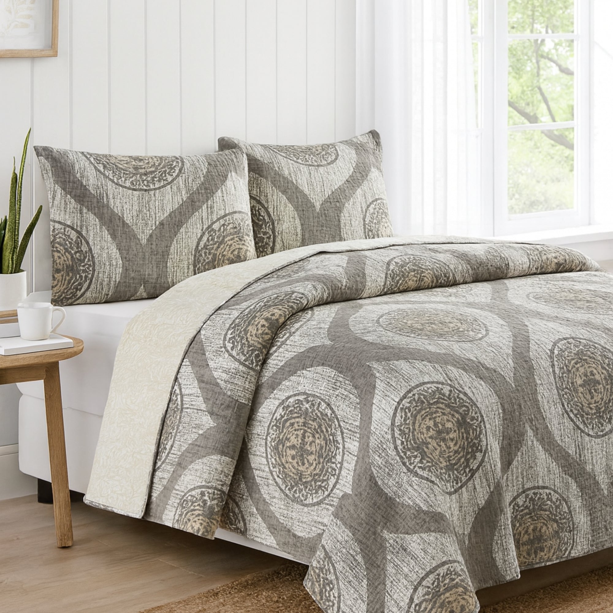  DaDa Bedding Collection DaDa Bedding Rustic Grey Mosaic Distressed Medallion Reversible Quilted Bedspread Set (SD16299) by DaDa Bedding Collection - Twin - Bonton