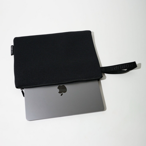 LAPTOP SLEEVE BLACK DOTTED