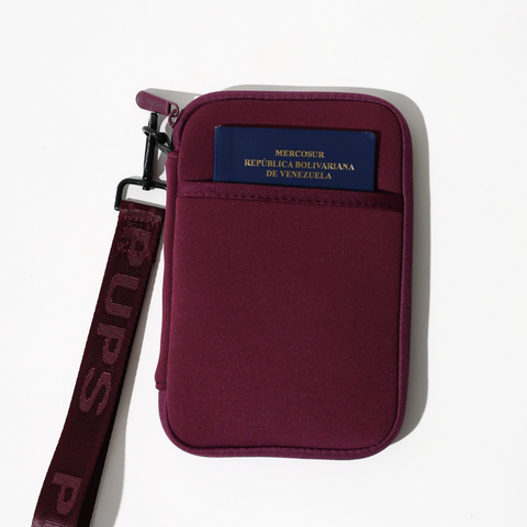 PASSPORT WALLET BERRY