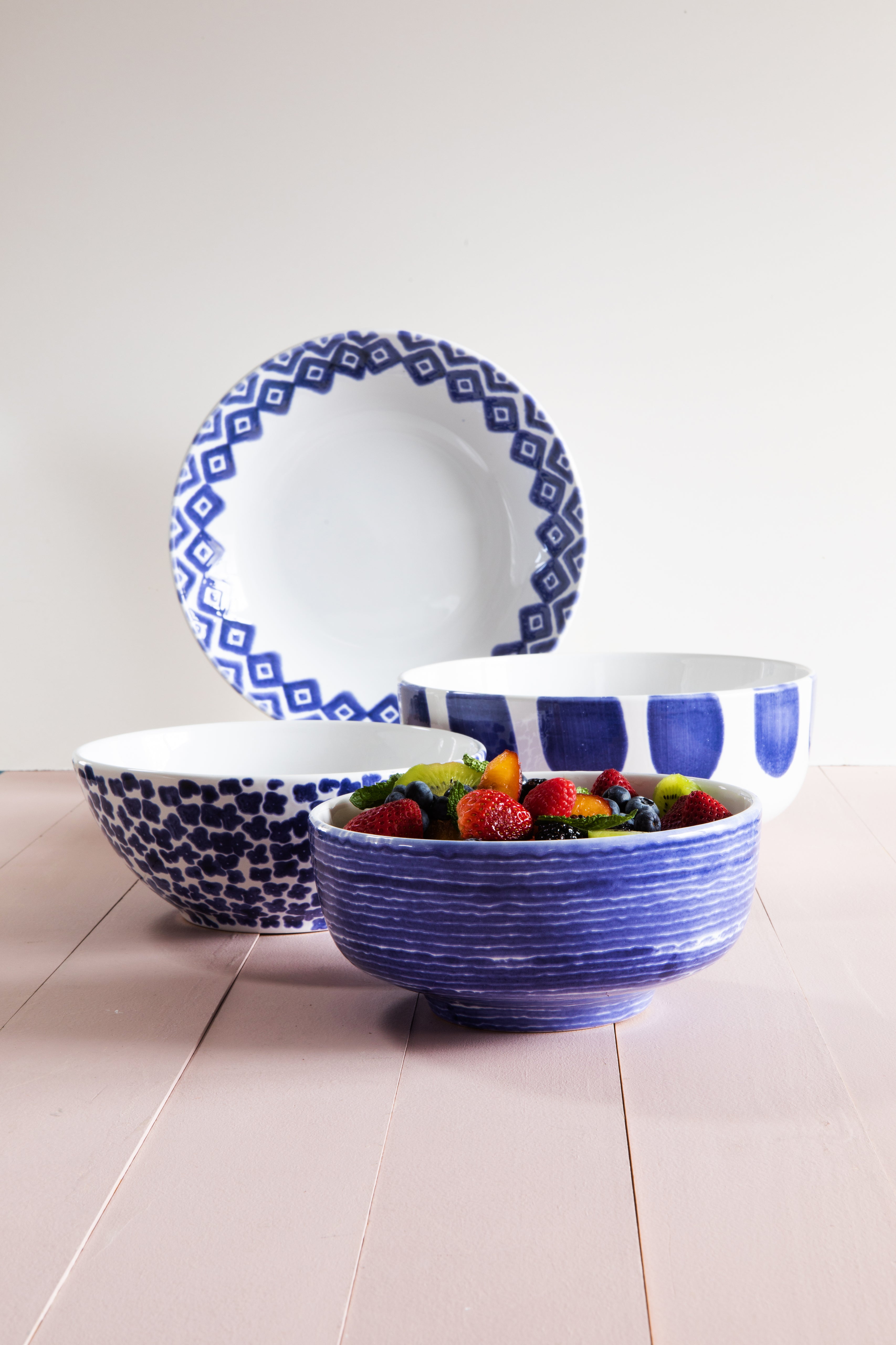  Vietri Santorini Stripe Medium Footed Serving Bowl - White/Blue - Bonton