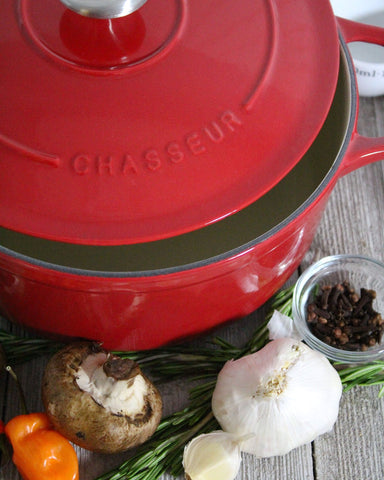 Chasseur 3.25-Quart Caviar-Grey or Red Enameled Cast Iron Round Dutch Oven (CI_3722)