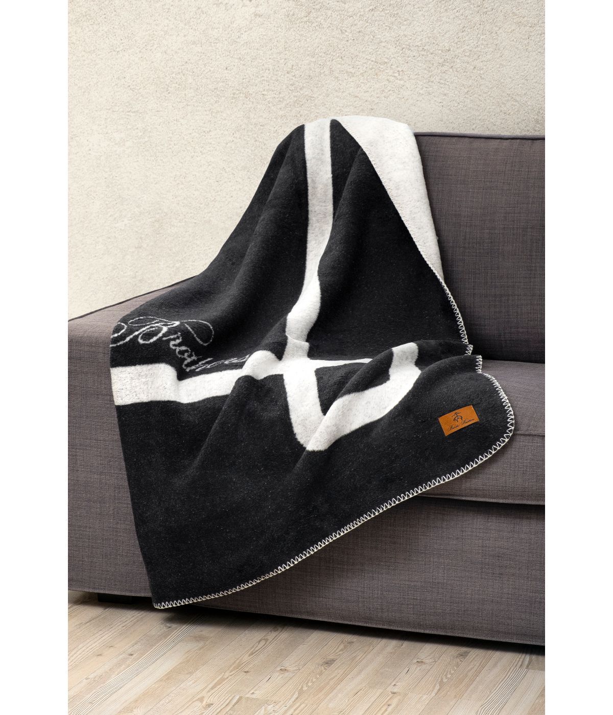  Brooks Brothers Geo Border Throw Black - Black - Bonton