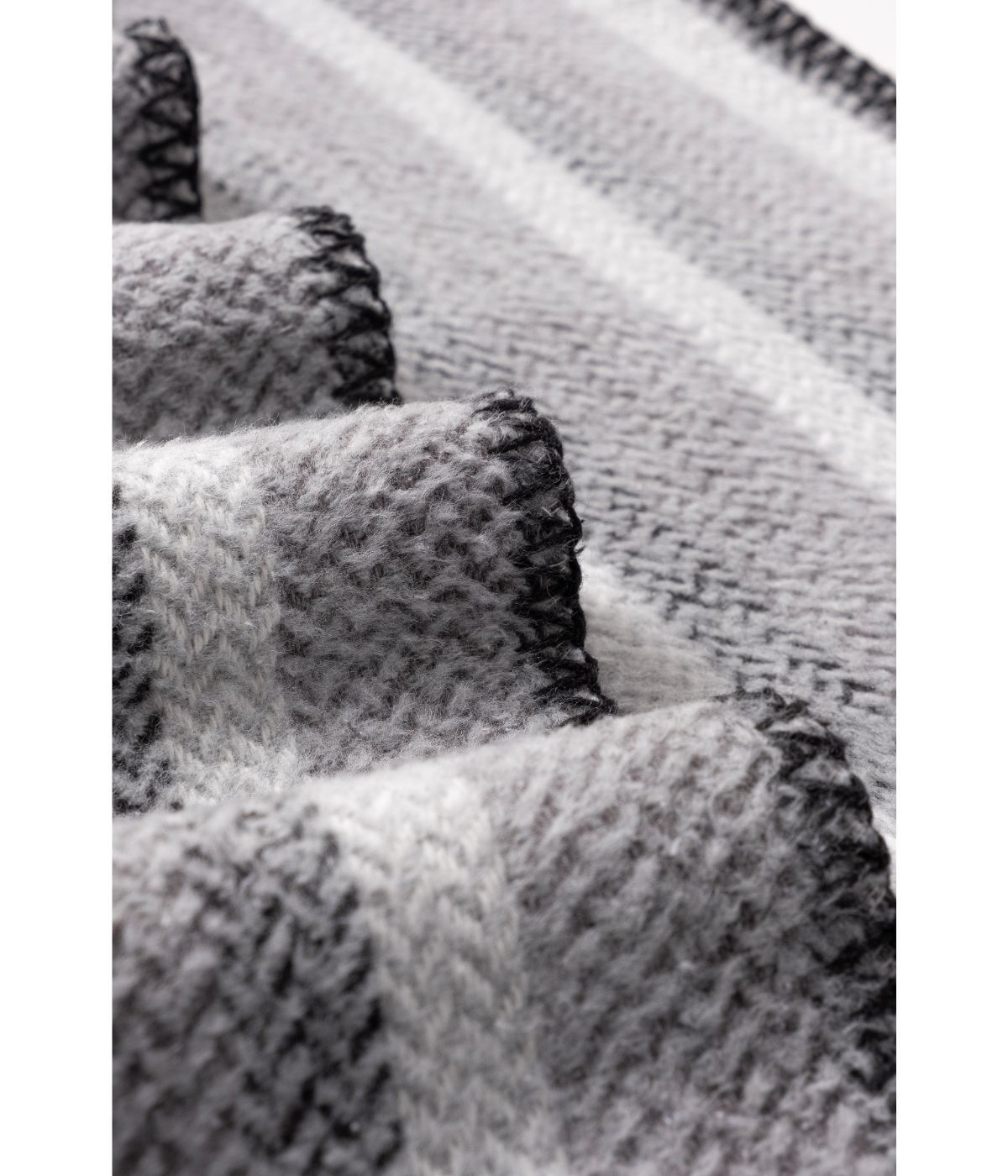  Brooks Brothers Herringbone Ombre Throw Silver - Silver - Bonton