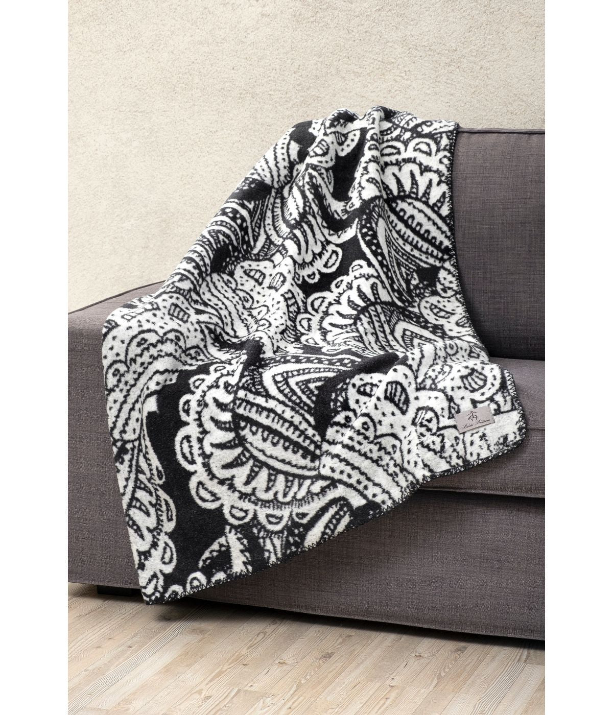  Brooks Brothers Brooks Brothers Paisley Throw White - White - Bonton