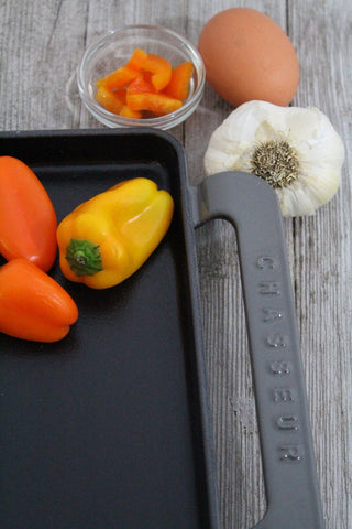 French Rectangular Enameled Cast Iron Griddle, 14-Inch, Caviar Grey