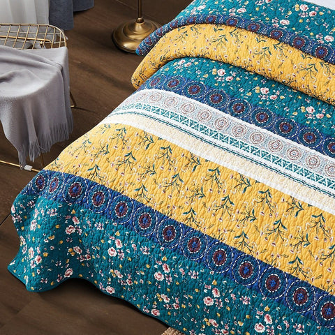 DaDa Bedding Bohemian Patchwork Bed of Wild Flowers Floral Gardenia Green Bedspread Set (JHW-886) by DaDa Bedding Collection