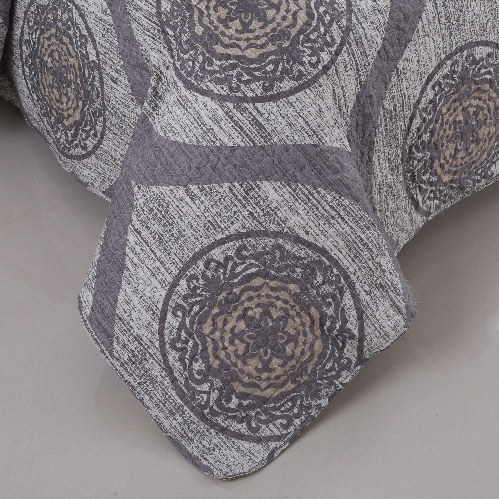  DaDa Bedding Collection DaDa Bedding Rustic Grey Mosaic Distressed Medallion Reversible Quilted Bedspread Set (SD16299) by DaDa Bedding Collection - Twin - Bonton