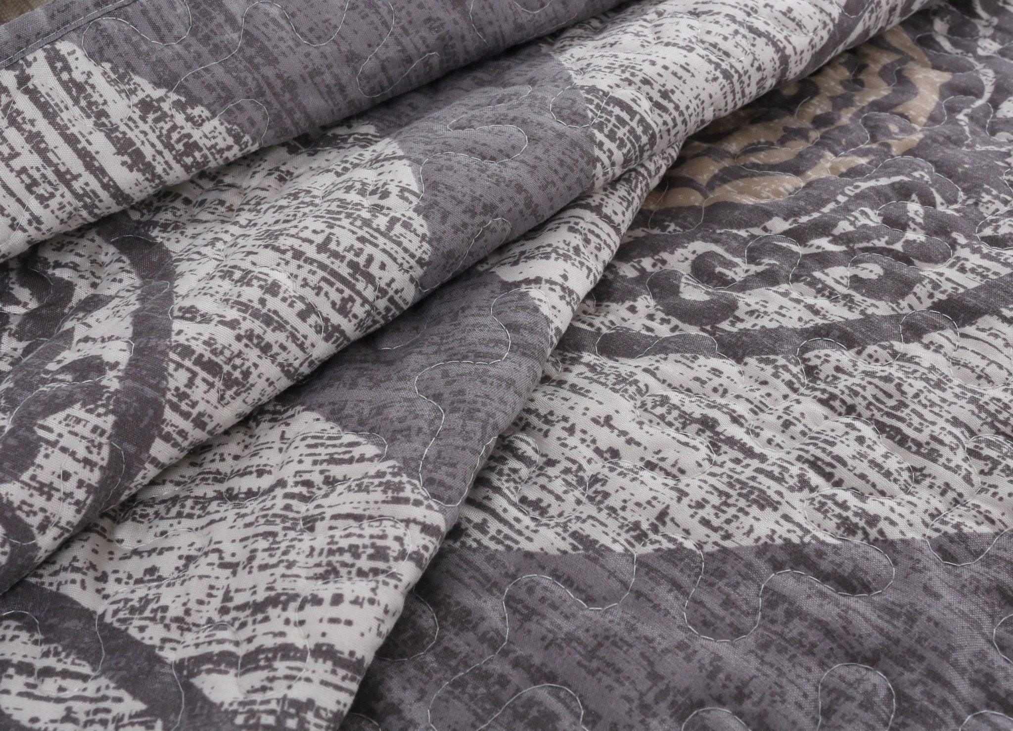  DaDa Bedding Collection DaDa Bedding Rustic Grey Mosaic Distressed Medallion Reversible Quilted Bedspread Set (SD16299) by DaDa Bedding Collection - Twin - Bonton