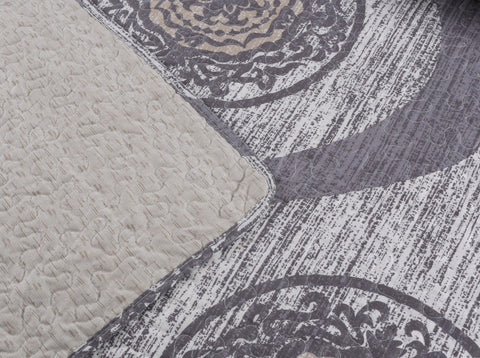 DaDa Bedding Rustic Grey Mosaic Distressed Medallion Reversible Quilted Bedspread Set (SD16299) - DaDa Bedding Collection