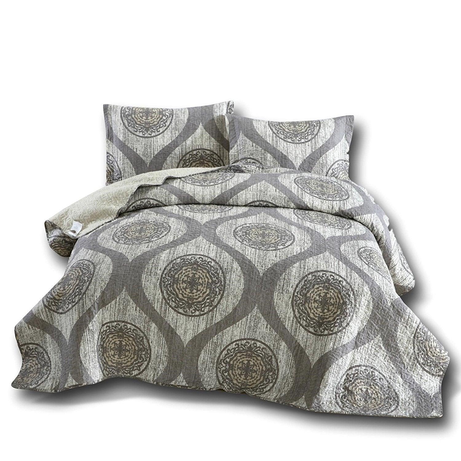  DaDa Bedding Collection DaDa Bedding Rustic Grey Mosaic Distressed Medallion Reversible Quilted Bedspread Set (SD16299) by DaDa Bedding Collection - Twin - Bonton