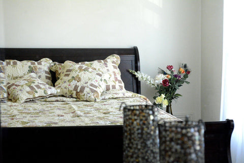 DaDa Bedding Vintage Cottage Rose Garden Floral Ivory Yellow Cotton Scalloped Quilted Bedspread Set (DXJ103478) - DaDa Bedding Collection