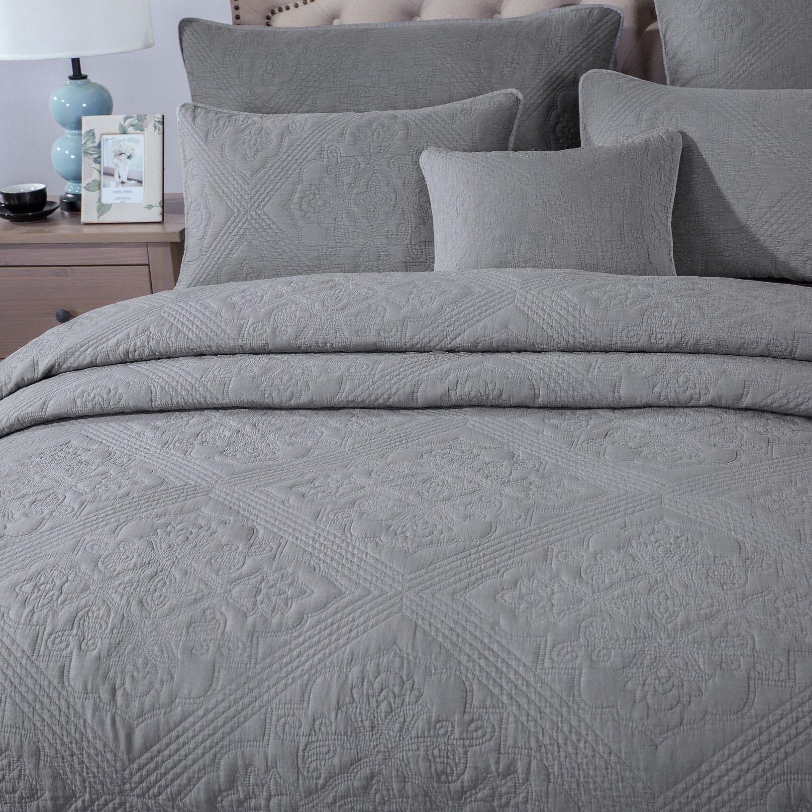  DaDa Bedding Collection DaDa Bedding Floral Vintage Stone Wash Grey Matelassé Ash Silver Diamond Pattern Quilted Bedspread Set (JHW855) by DaDa Bedding Collection - Twin - Bonton