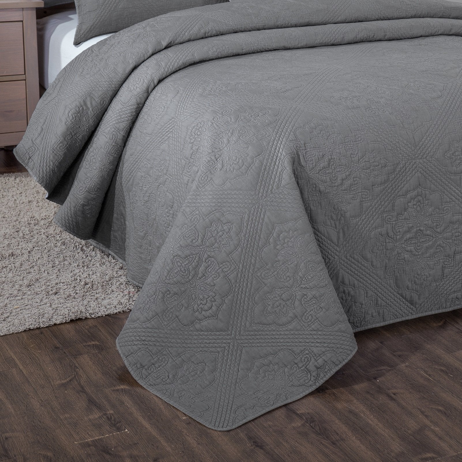  DaDa Bedding Collection DaDa Bedding Floral Vintage Stone Wash Grey Matelassé Ash Silver Diamond Pattern Quilted Bedspread Set (JHW855) by DaDa Bedding Collection - Twin - Bonton