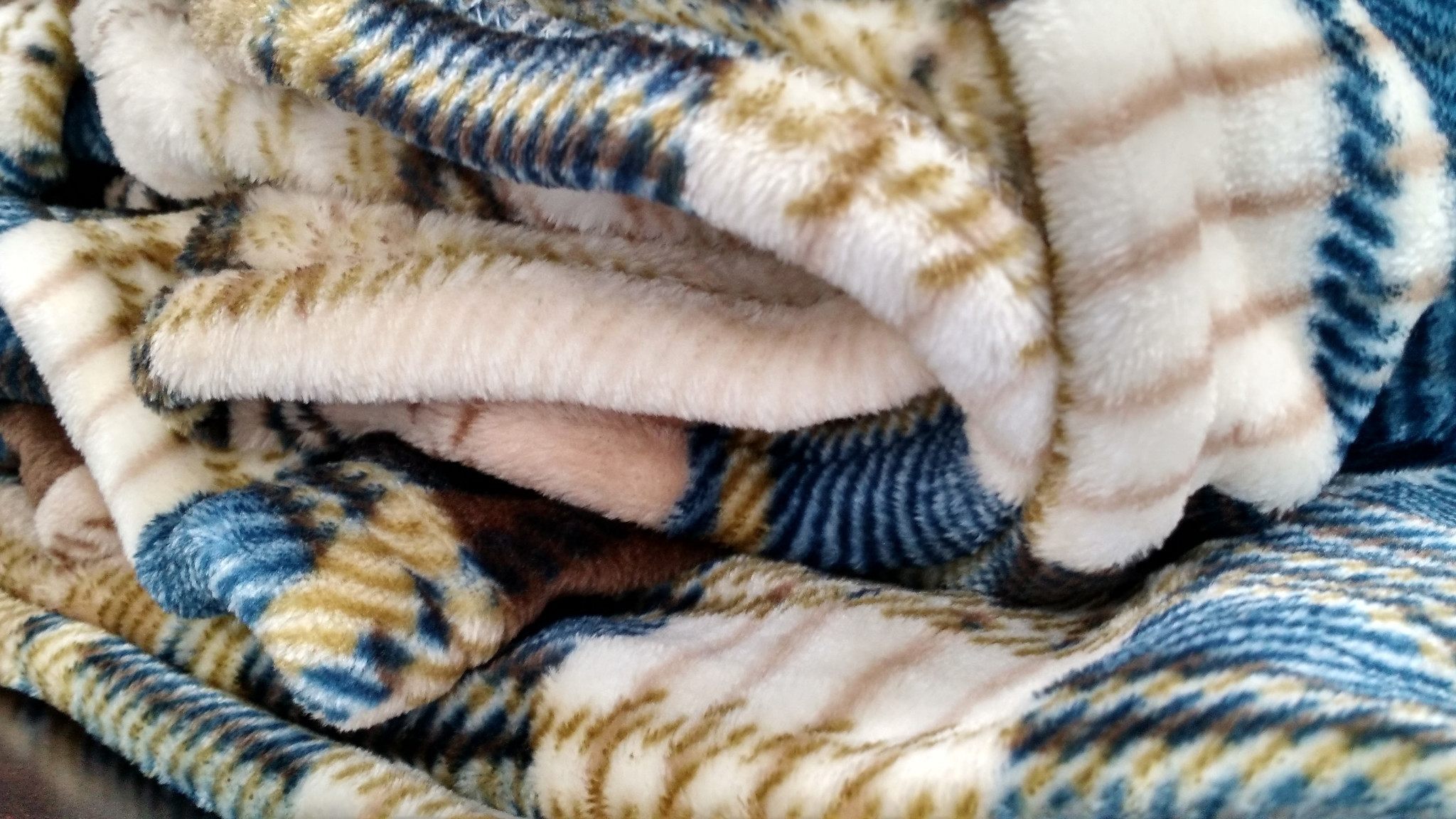  DaDa Bedding Collection Tache Super Soft Winter Cabin Flannel Polyester Throw Blanket by DaDa Bedding Collection - 66