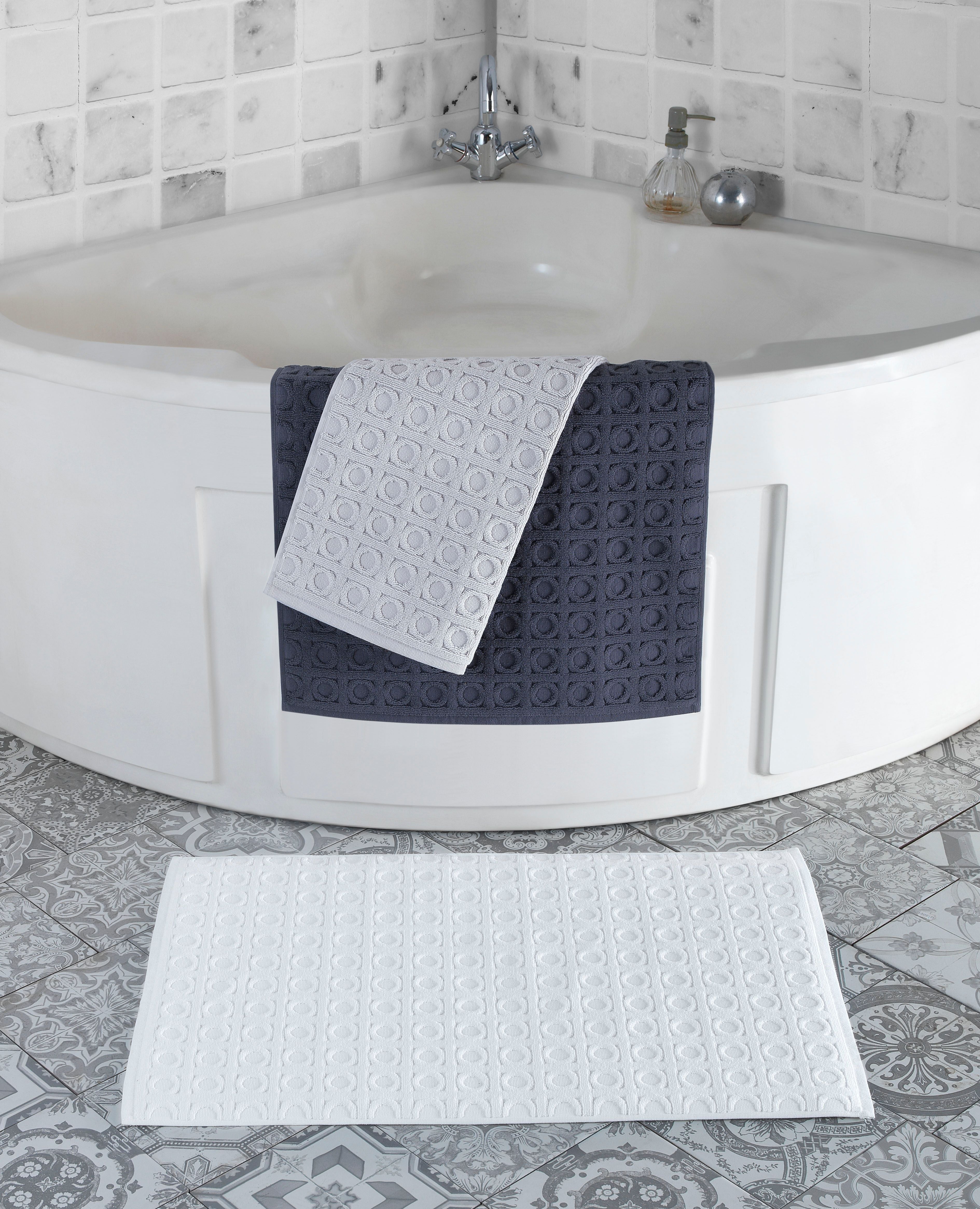  Brooks Brothers Circle in Square Bath Mat - White - Bonton