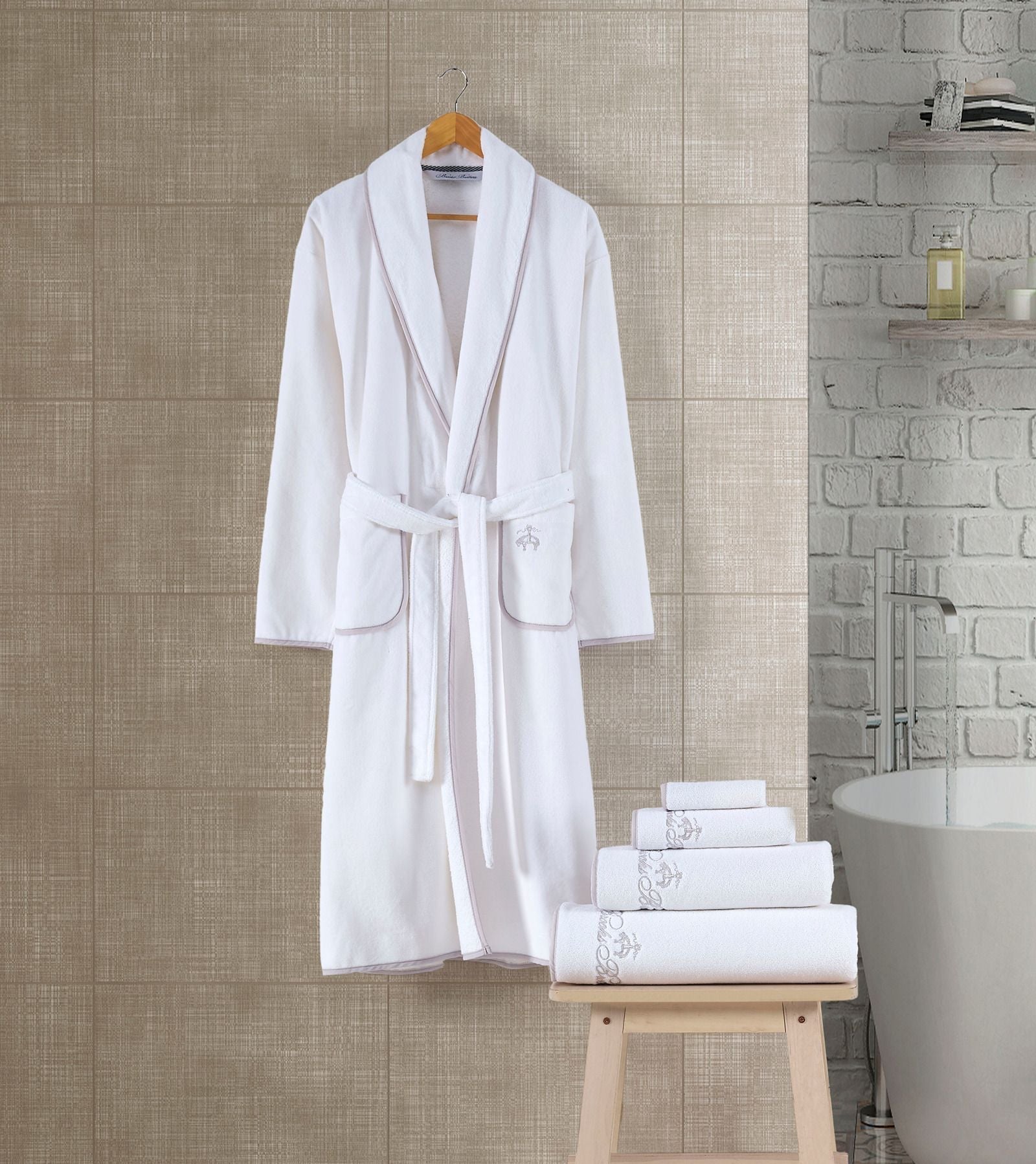  Brooks Brothers Contrast Frame Bathrobe - Silver - Bonton