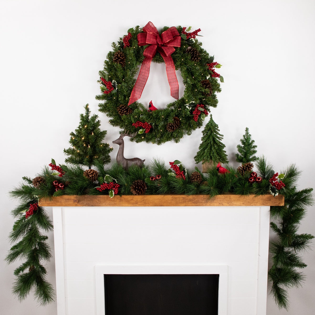  Northlight Pre-Lit Battery Operated Canadian Pine Christmas Wreath - 30