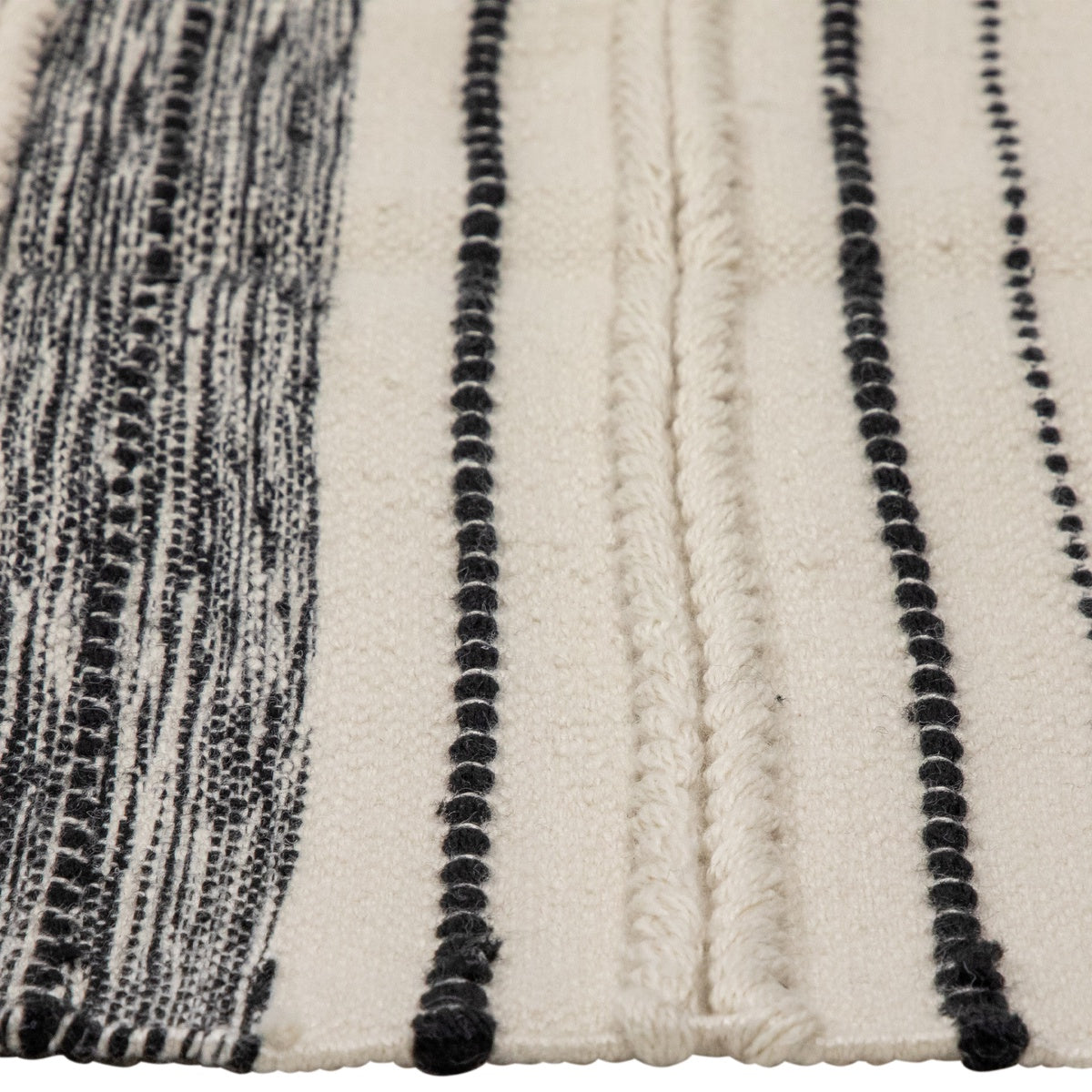  Northlight 3.5' X 2.25' Cream and Black Twisted Textured Handloom Woven Outdoor Throw Rug - Default Title - Bonton