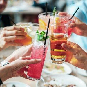  Drinkmate OmniFizz Ultimate Bundle, Sparkling Water and Soda Maker - Royal Red - Bonton