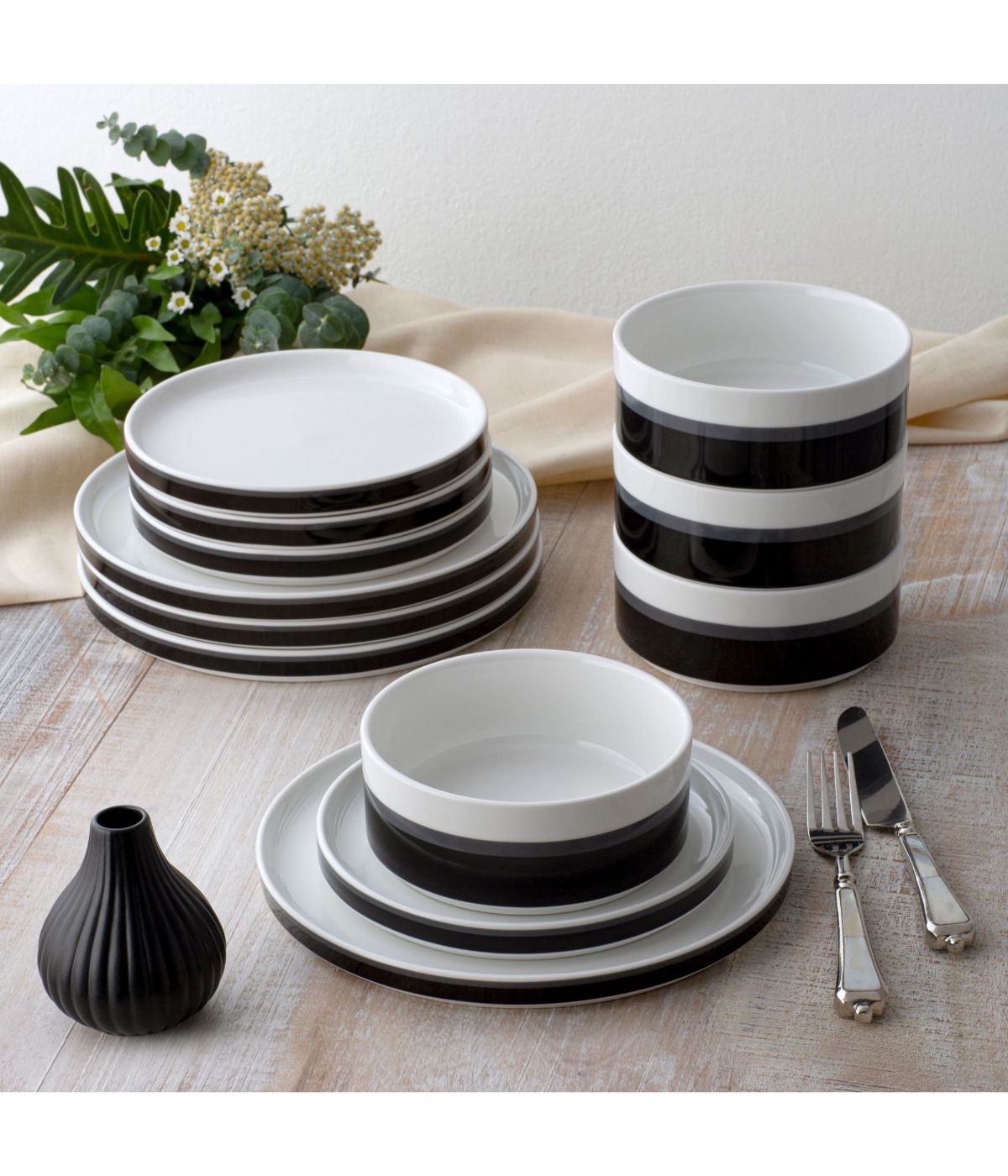  Noritake ColorStax Stripe 12 Piece Set, Service for 4 - Black - Bonton