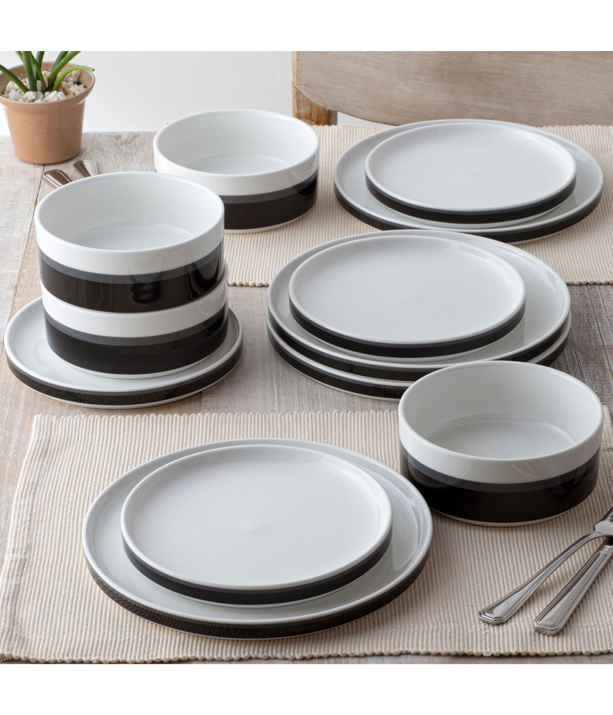  Noritake ColorStax Stripe 12 Piece Set, Service for 4 - Black - Bonton