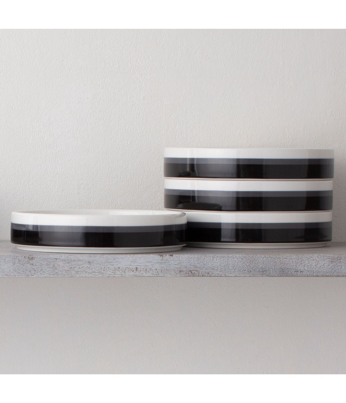  Noritake ColorStax Stripe Set of 4 Stax Deep Plates - Black - Bonton