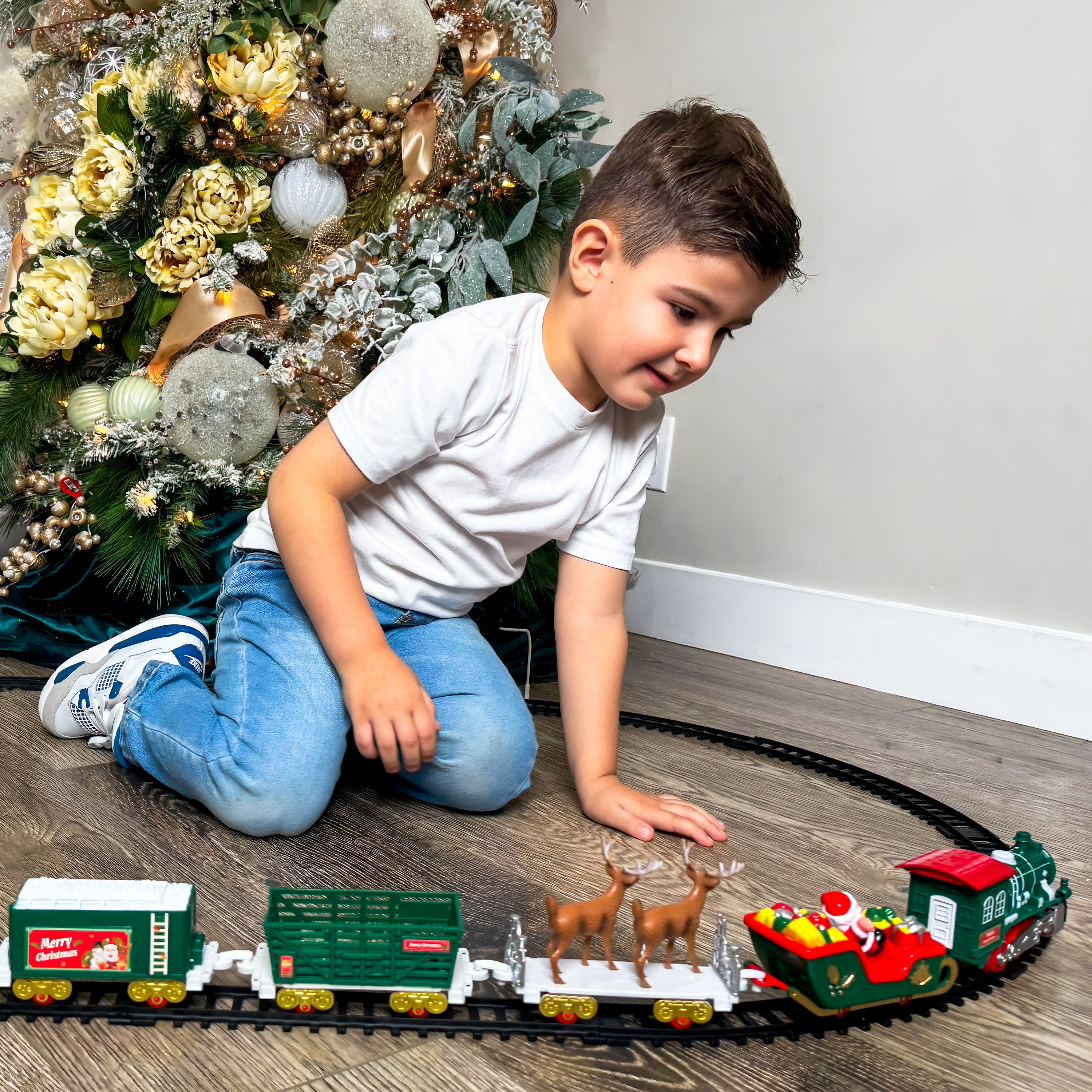  HobbyTron Santa's Choo Choo Train -  Christmas Train Set - Default Title - Bonton