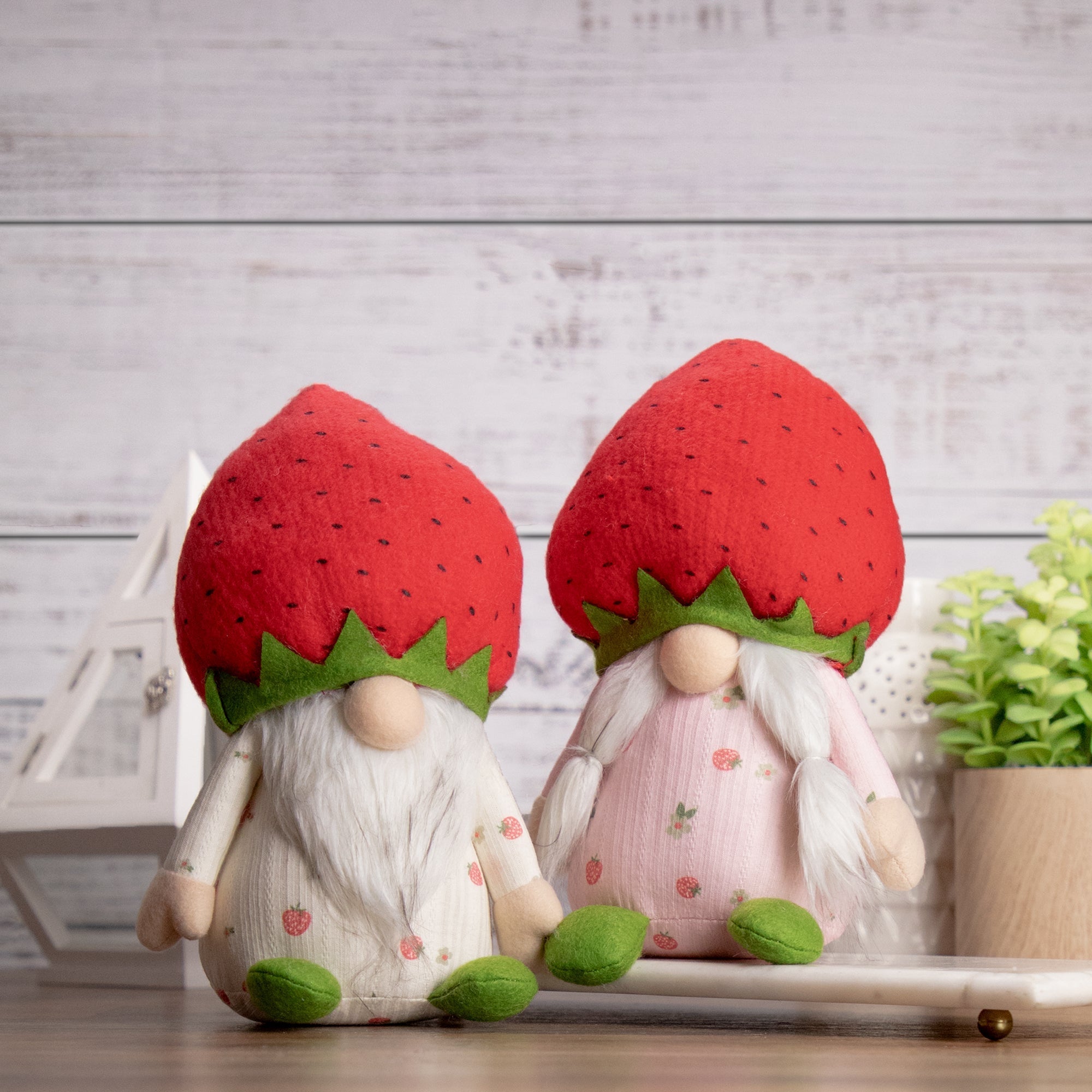  Girl Strawberry Gnome,9.5