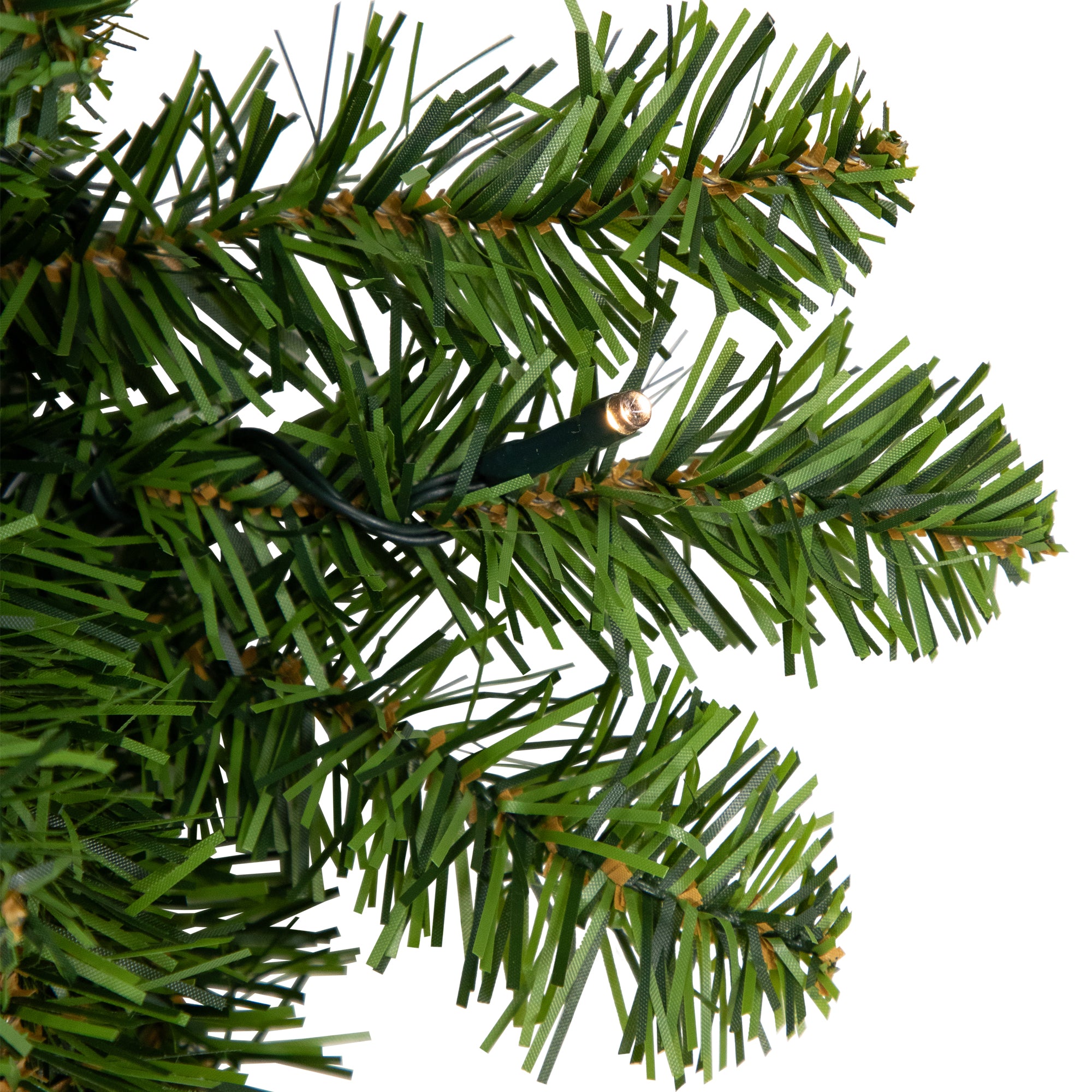  Northlight Pre-Lit Battery Operated Canadian Pine Christmas Wreath - 30
