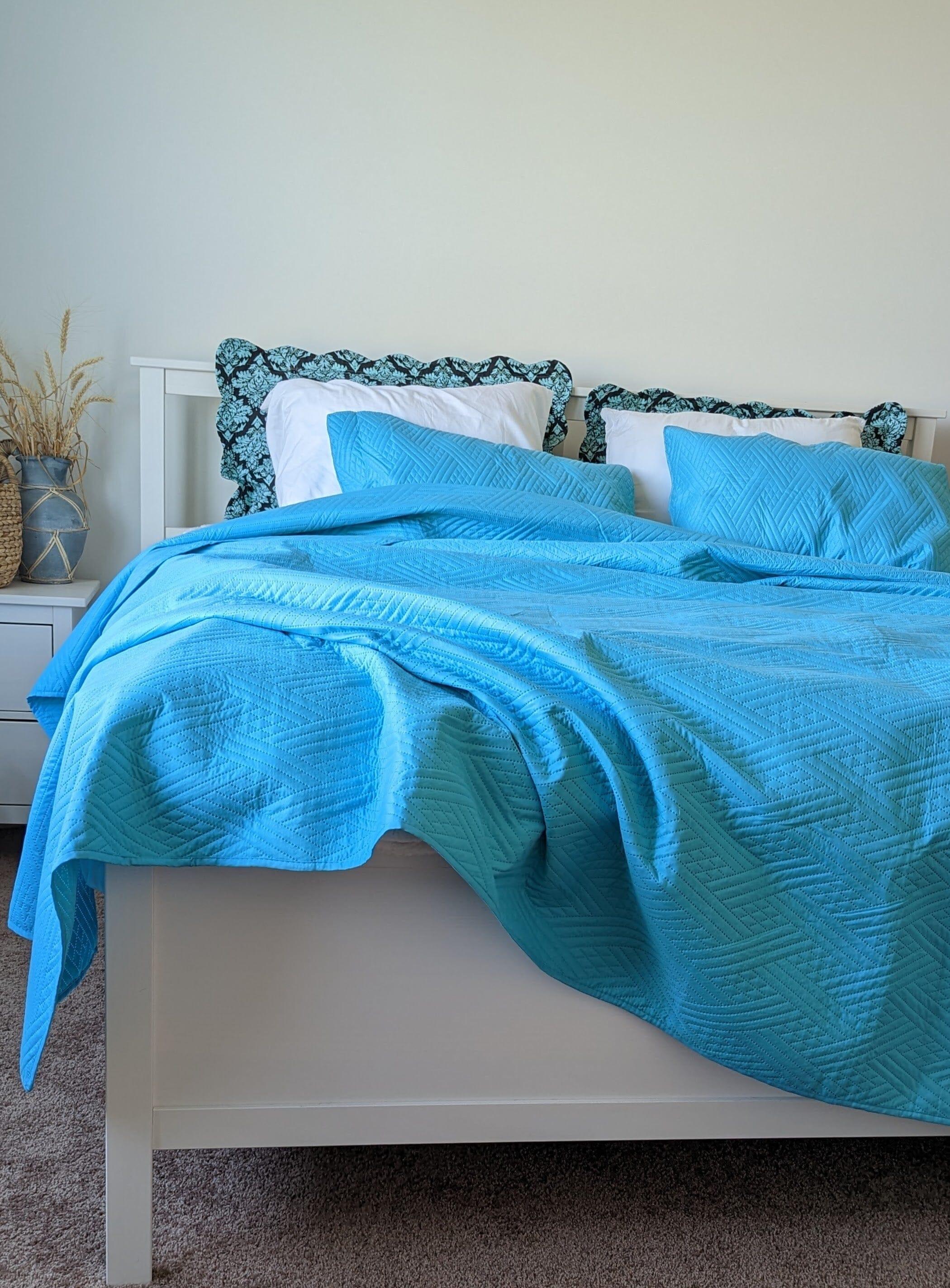  DaDa Bedding Collection DaDa Bedding Gentle Wave Turquoise Teal Blue Lagoon Lightweight Quilted Bedspread Set (LH3000) by DaDa Bedding Collection - Queen - Bonton
