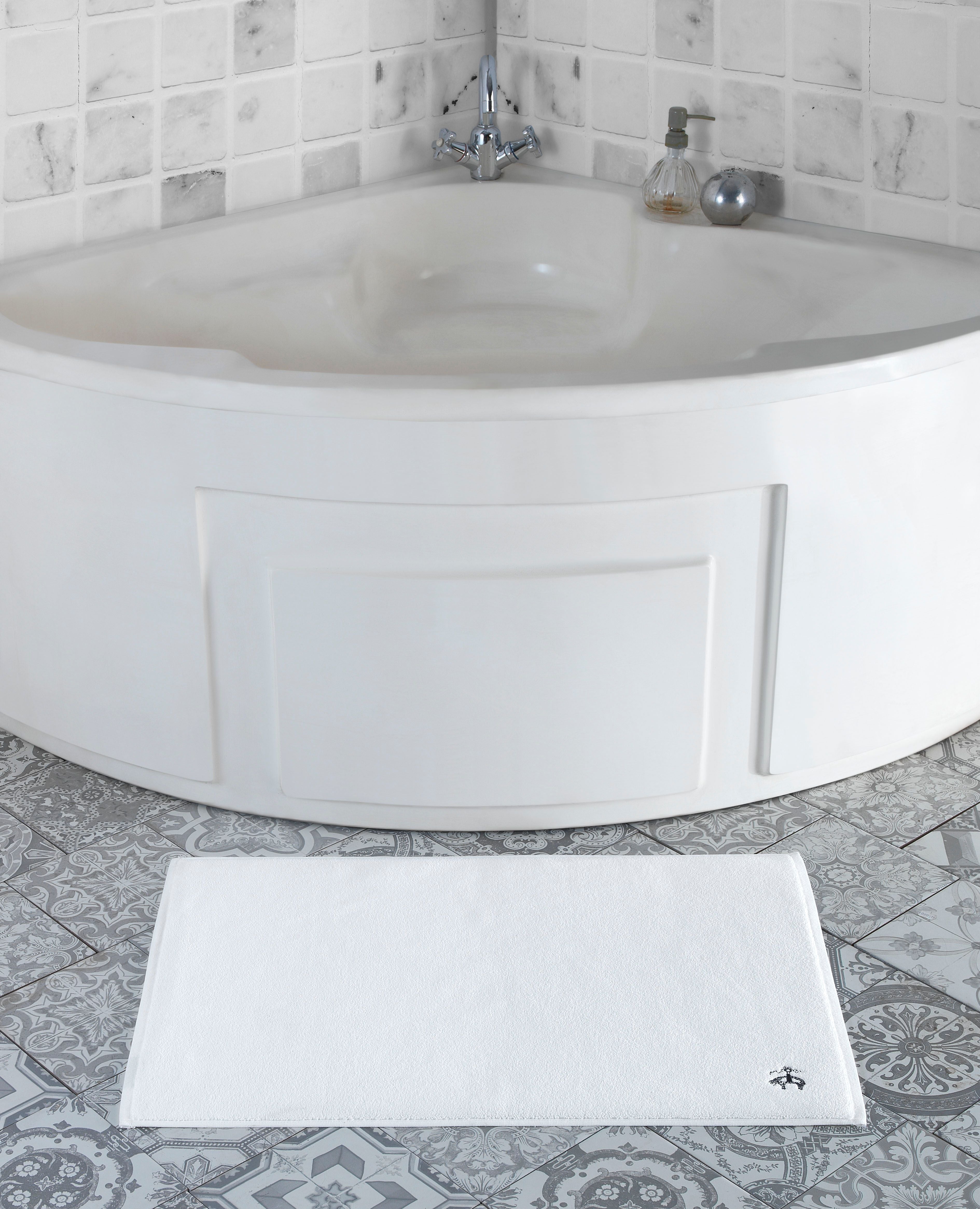  Brooks Brothers Ottoman Rolls Bath Mat - White - Bonton