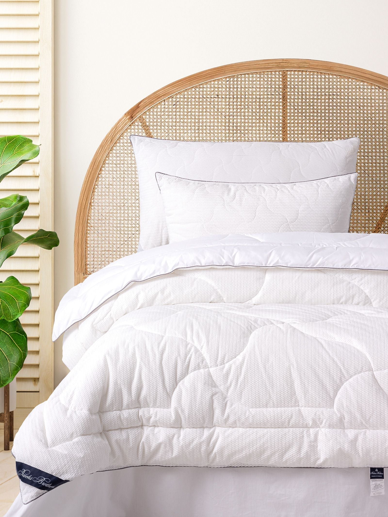  Brooks Brothers Wellsoft Quilt - White - Bonton