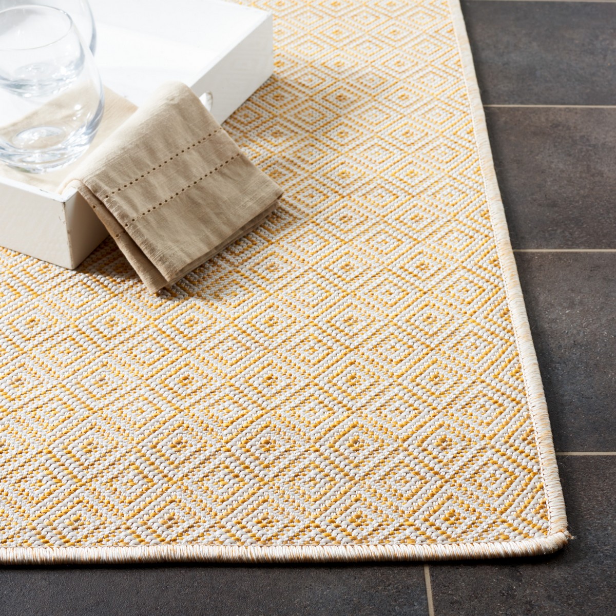  Safavieh Hampton 230 Indoor / Outdoor Rug - Brown - Bonton