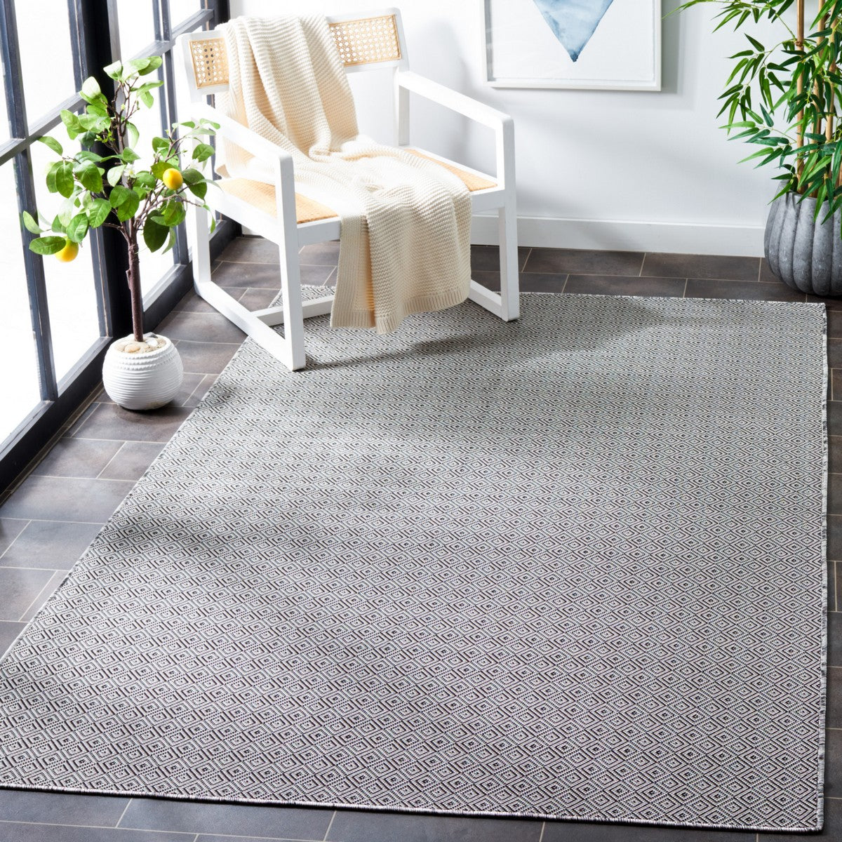  Safavieh Hampton 230 Indoor / Outdoor Rug - Grey / Black - Bonton