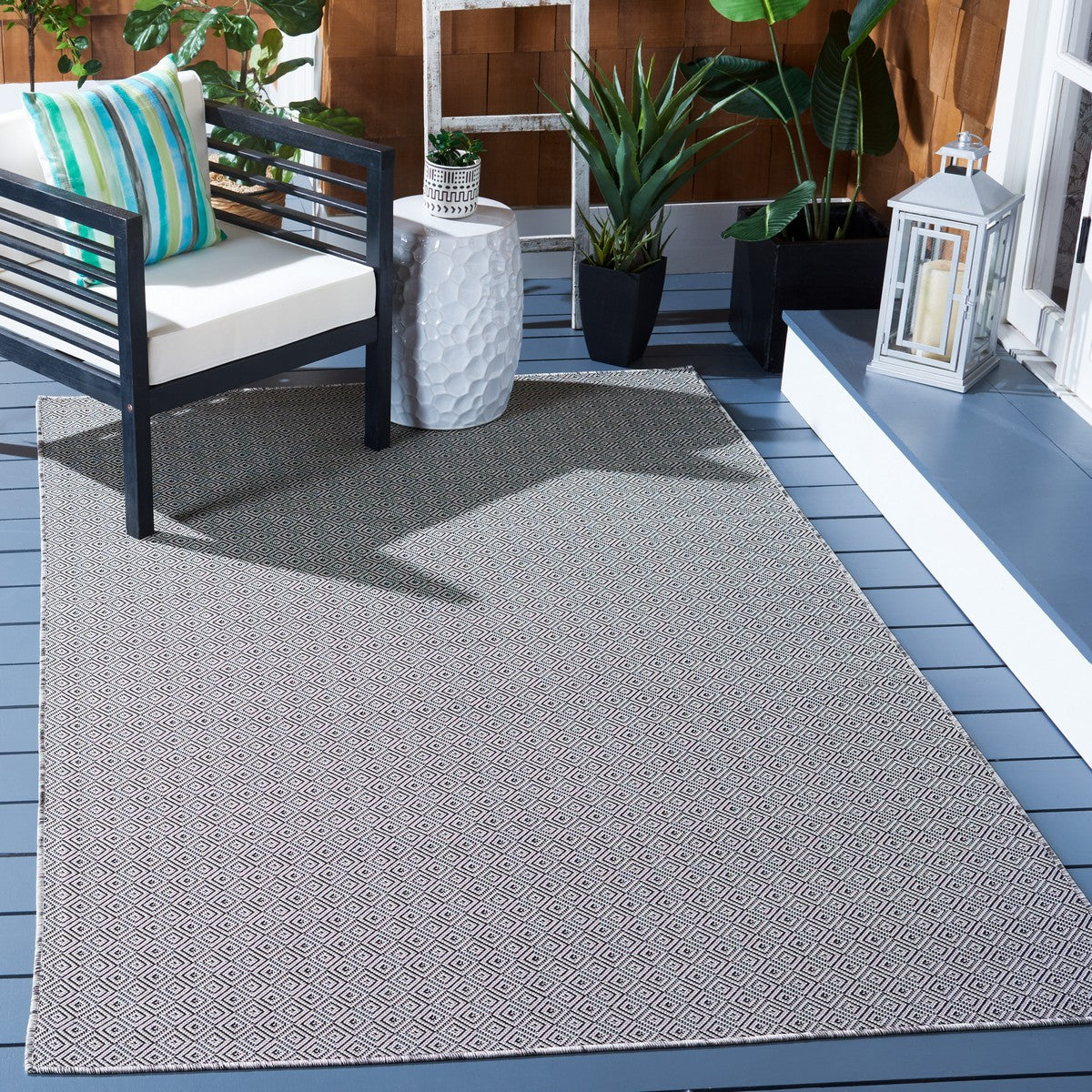  Safavieh Hampton 230 Indoor / Outdoor Rug - Grey / Black - Bonton