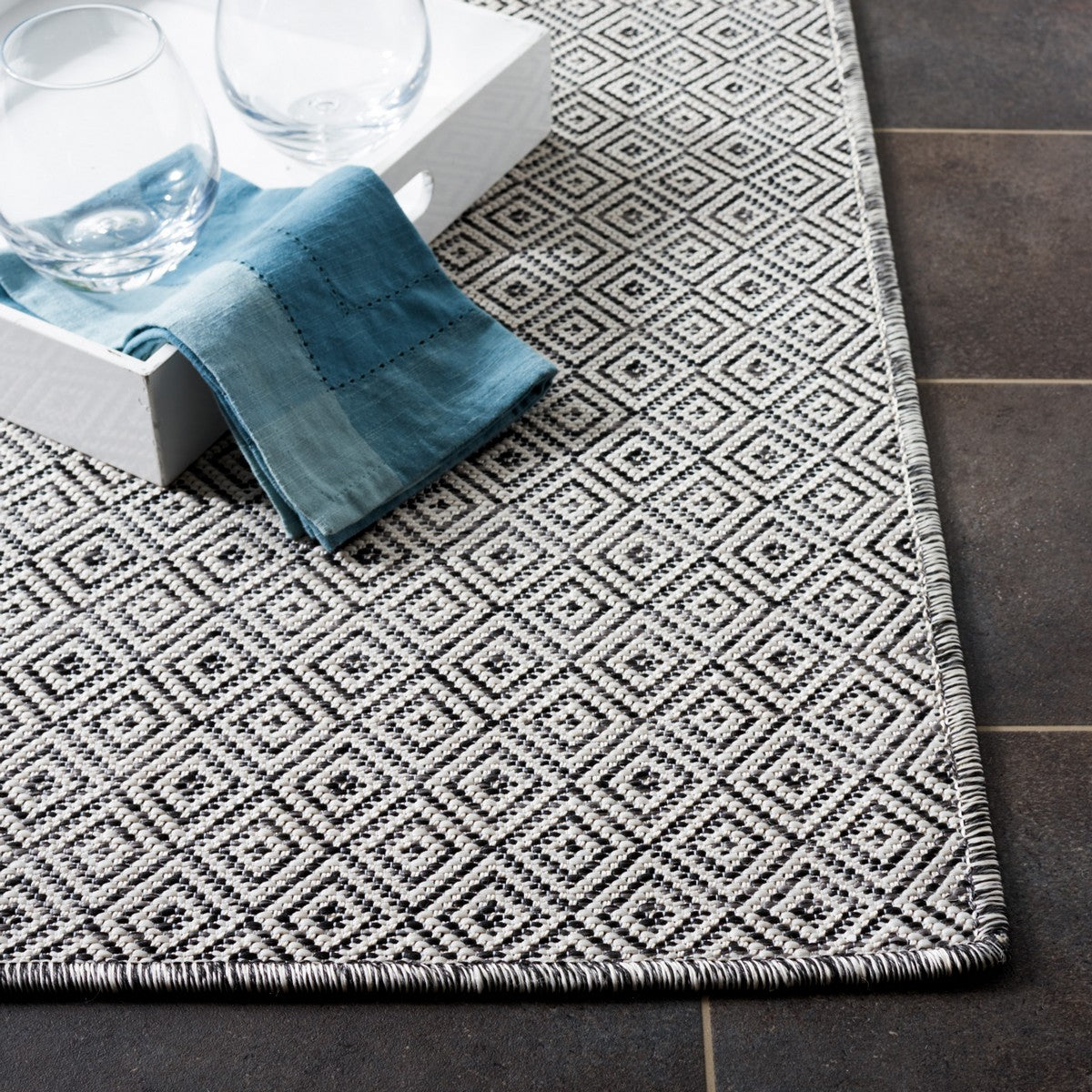  Safavieh Hampton 230 Indoor / Outdoor Rug - Grey / Black - Bonton