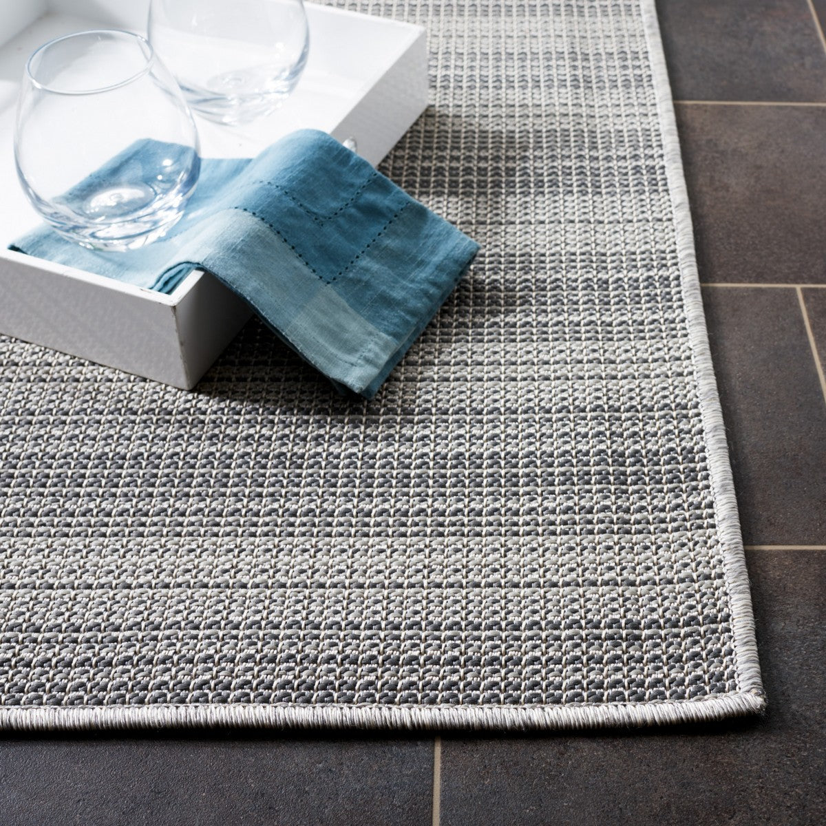  Safavieh Hampton 231 Indoor / Outdoor Rug - Grey - Bonton