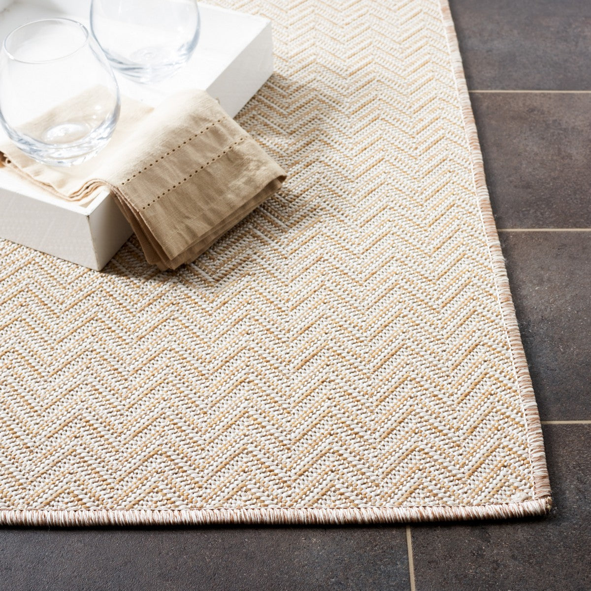  Safavieh Hampton 233 Indoor / Outdoor Rug - Beige / Ivory - Bonton