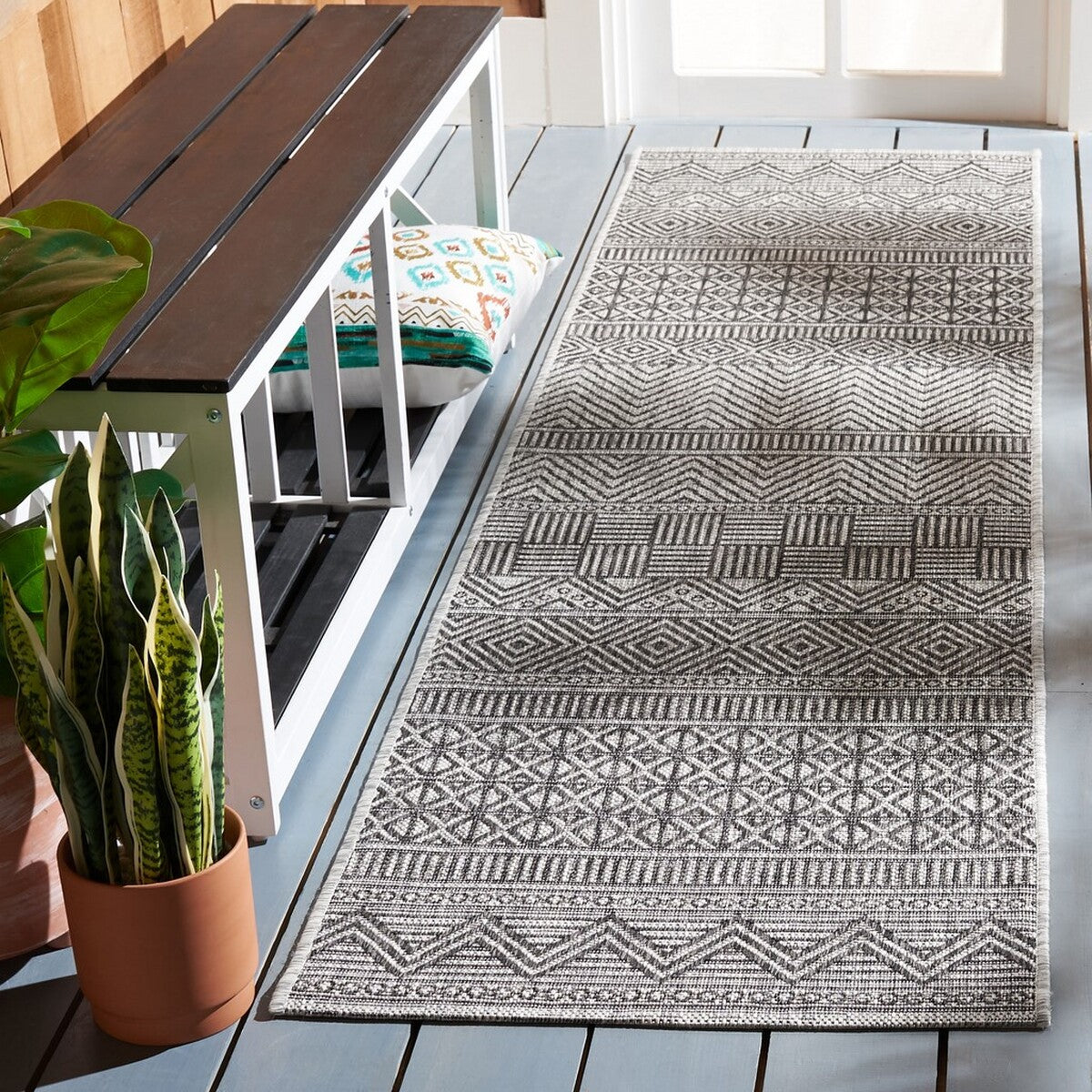  Safavieh Courtyard 8196 Indoor / Outdoor Rug - Ivory / Black - Bonton