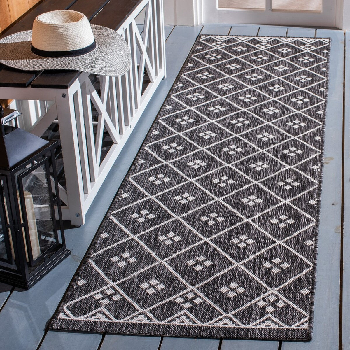  Safavieh Courtyard 8303 Indoor / Outdoor Rug - Black / Ivory - Bonton