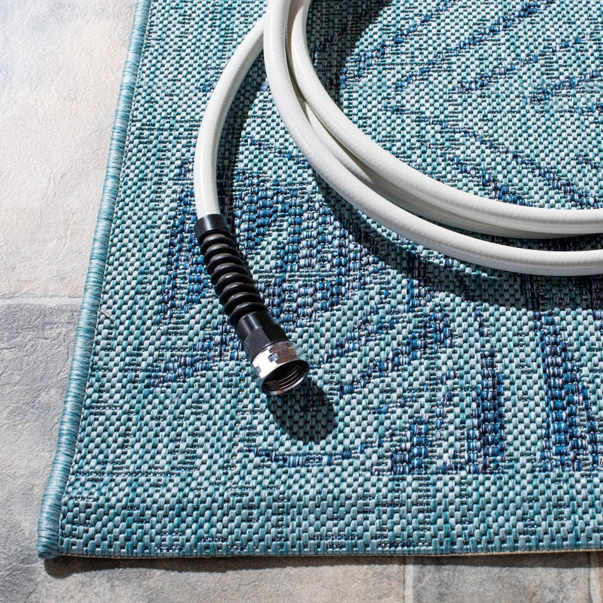  Safavieh Courtyard 8557 Indoor / Outdoor Rug - Aqua / Navy - Bonton