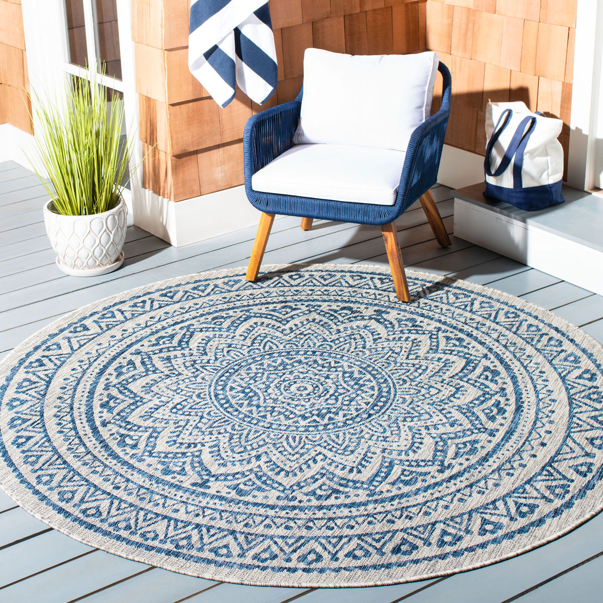  Safavieh Courtyard 8734 Indoor / Outdoor Rug - Light Grey / Black - Bonton